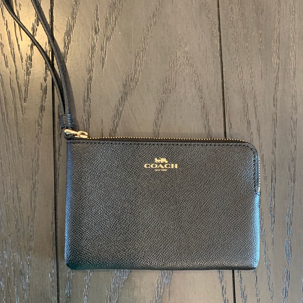 Coach wristlet wallet. Used once. Like new.